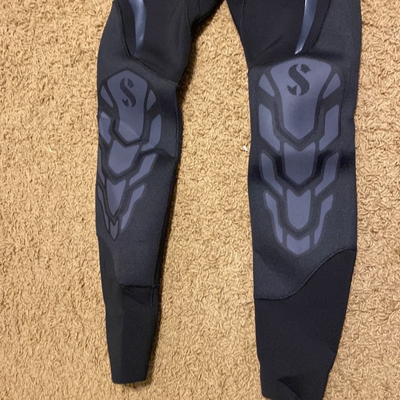 SCUBAPRO Wet Suit US size 2. Worn one time - Picture 6 of 6